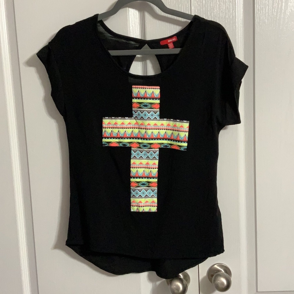 Bongo Cross T-Shirt with teardrop back size Small